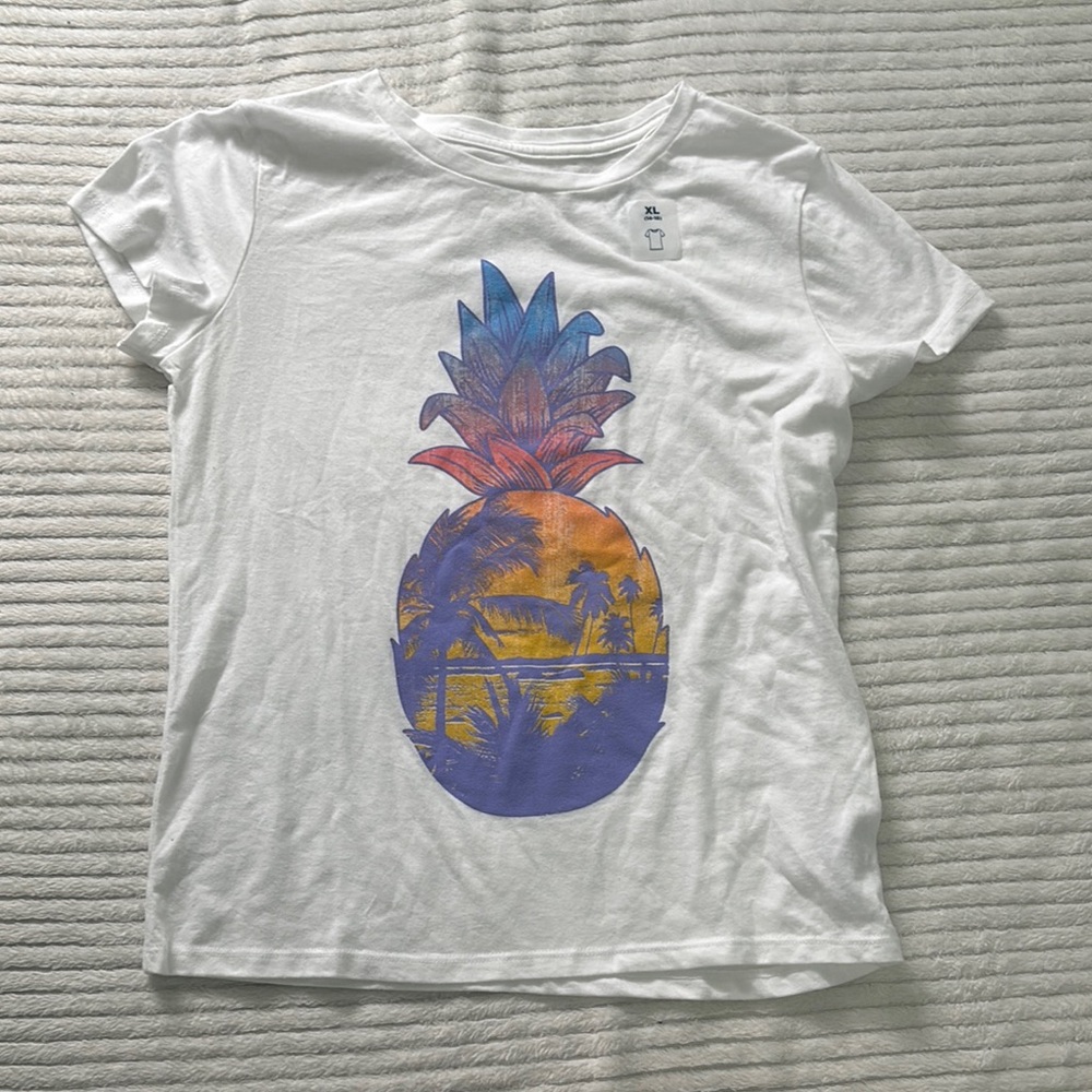 White colorful pineapple tee shirt XL (14-16)